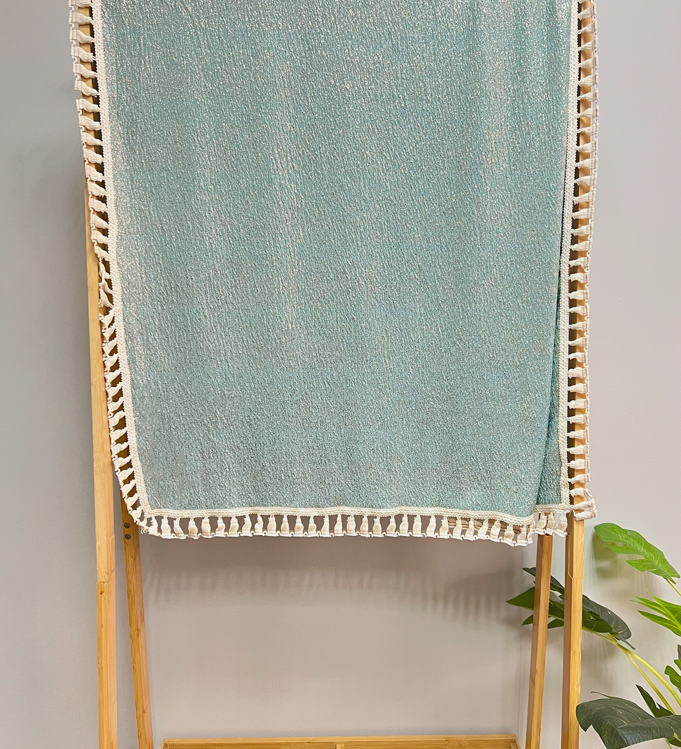 MELANIAAQUABEACHTOWEL.png